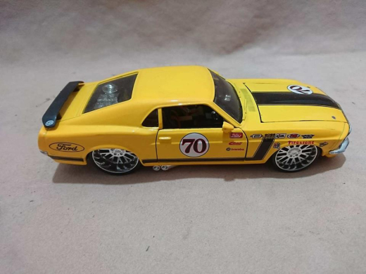 Maisto 1:24 - 1970 FORD MUSTANG BOSS 302 DIECAST