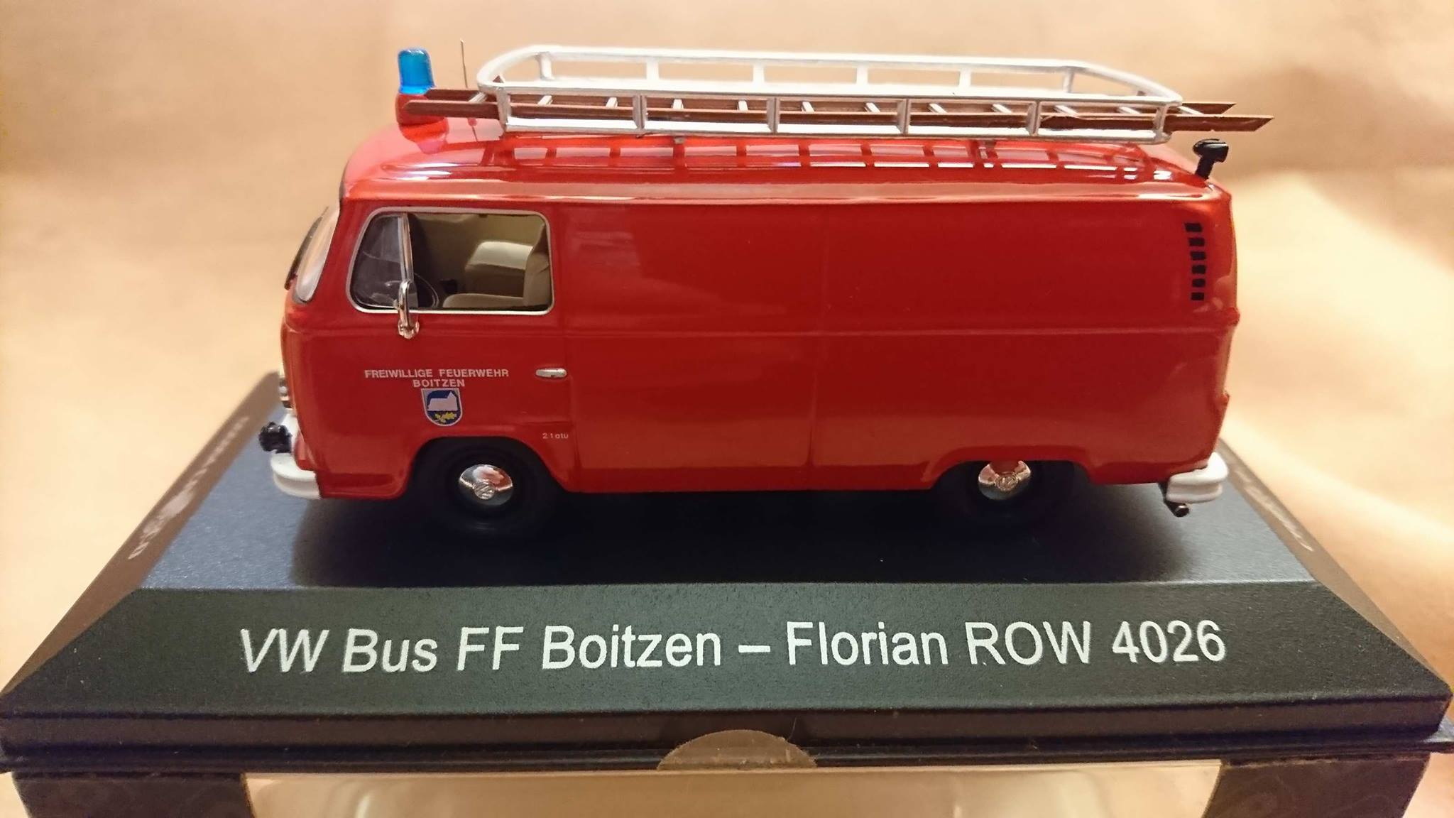 Ixo - 3604608 VW T2 Bus FF Boitzen Florian ROW 4026 - 1:43