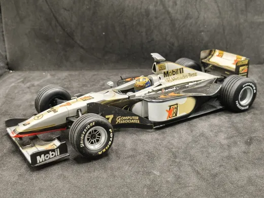 Minichamps 25744 Formel 1 MP4/13 McLaren Nr. 7 David Coulthard (1998) ohne OVP, ohne Bodenplatte, gebraucht 1:18