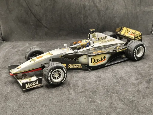Minichamps 25745 Formel 1 MP4/14 McLaren Nr. 2 David Coulthard (1999) ohne OVP, ohne Bodenplatte, gebraucht 1:18