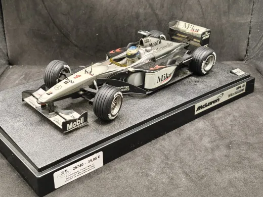 Hot Wheels 25740 Formel 1 MP4 - 15 McLaren Nr. 1 Mika Häkkinen (2000) ohne OVP, ohne Bodenplatte, gebraucht 1:18