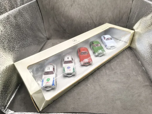 25736 50 Jahre SL Mercedes-Benz Classic Collection in OVP, gebraucht, ohne sichtbare Schäden 1:43