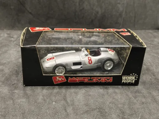 Brumm 25761 Mercedes-Benz Nr. 8 - W196 J.M. Fangio 1954 in OVP, gebraucht, ohne sichtbare Schäden 1:43