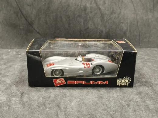 Brumm 25764 Mercedes-Benz R280 Nr. 18 - W196C J.M. Fangio 1954 in OVP, gebraucht, ohne sichtbare Schäden 1:43