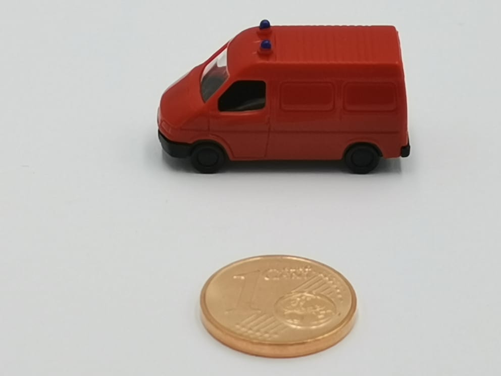 Rietze Ford Transit Kasten rot mit Blaulicht 1:160