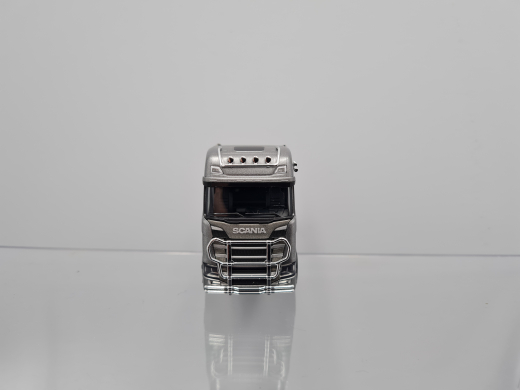 Herpa 580489 Scania CS HD Zugm. 3achs vvsp. mit Highpipes, Rammschutz, Lampenbügeln und Signalhörner