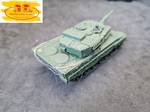Roco Kampfpanzer Leopard 2A4 gesupert 1:87