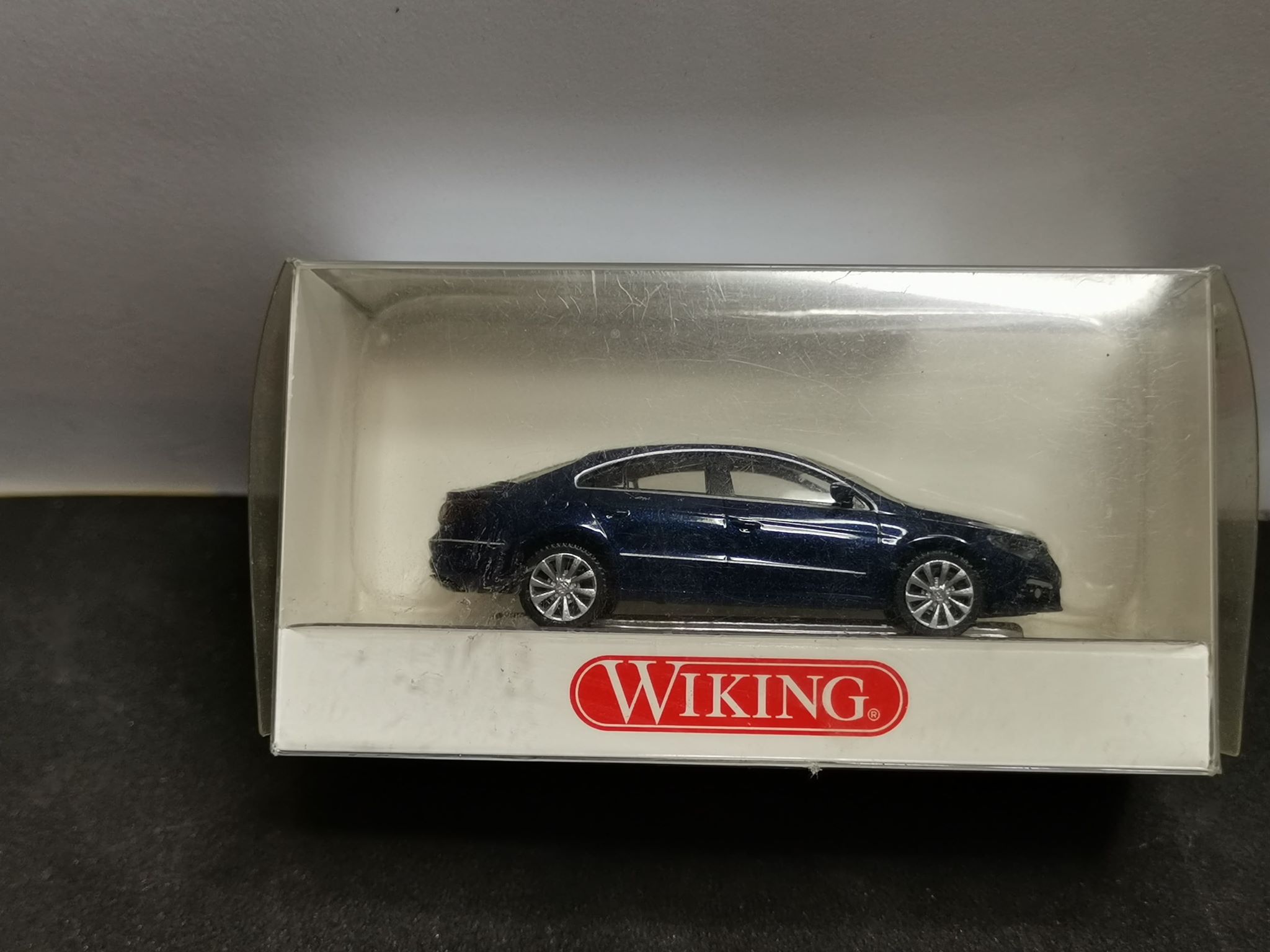 Wiking 0069 01 30 VW Passat Coupe dunkelblau - 1:87