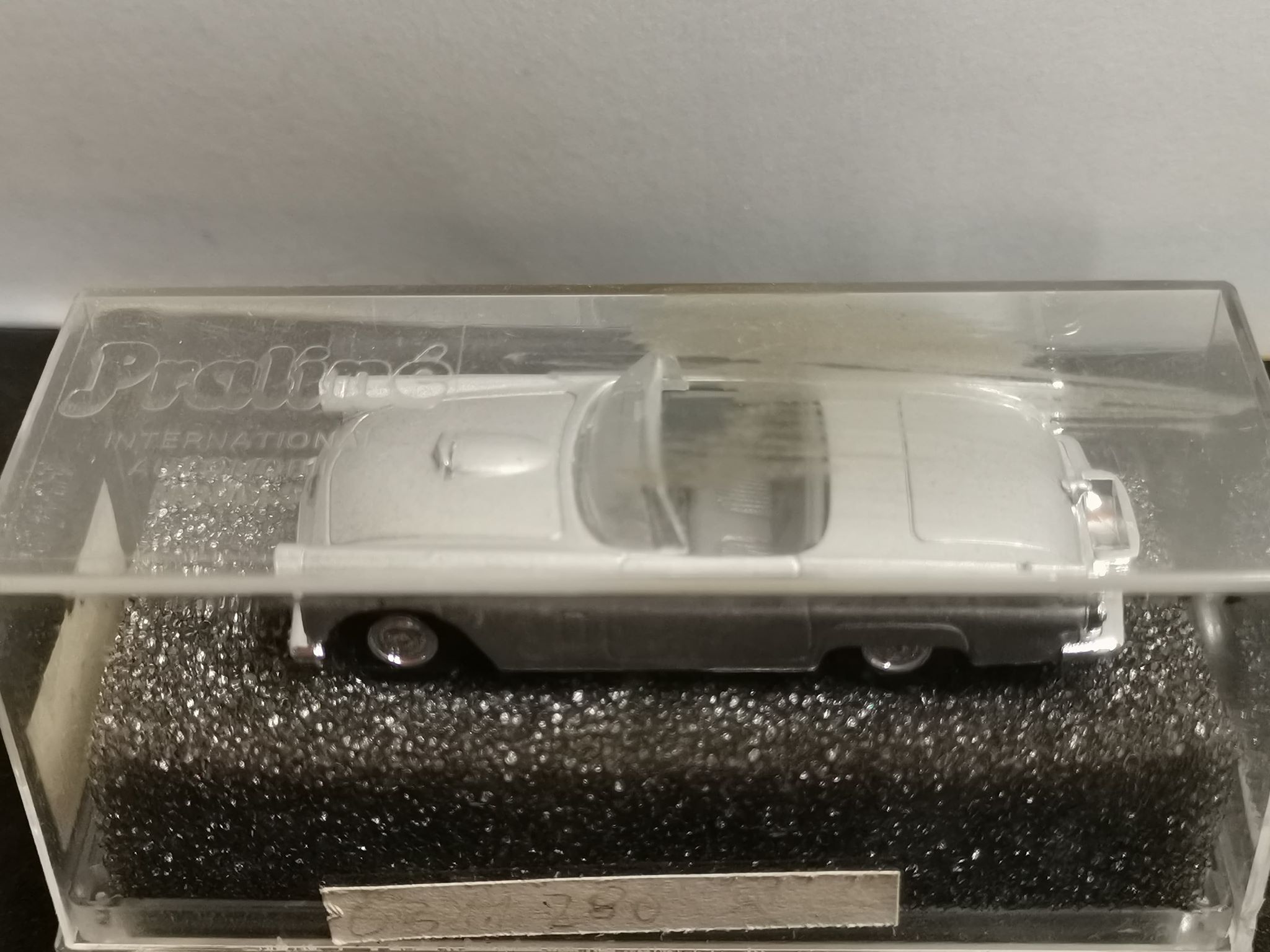 Praline 5204 Ford T-Bird Cabrio Lux. metallic-silber