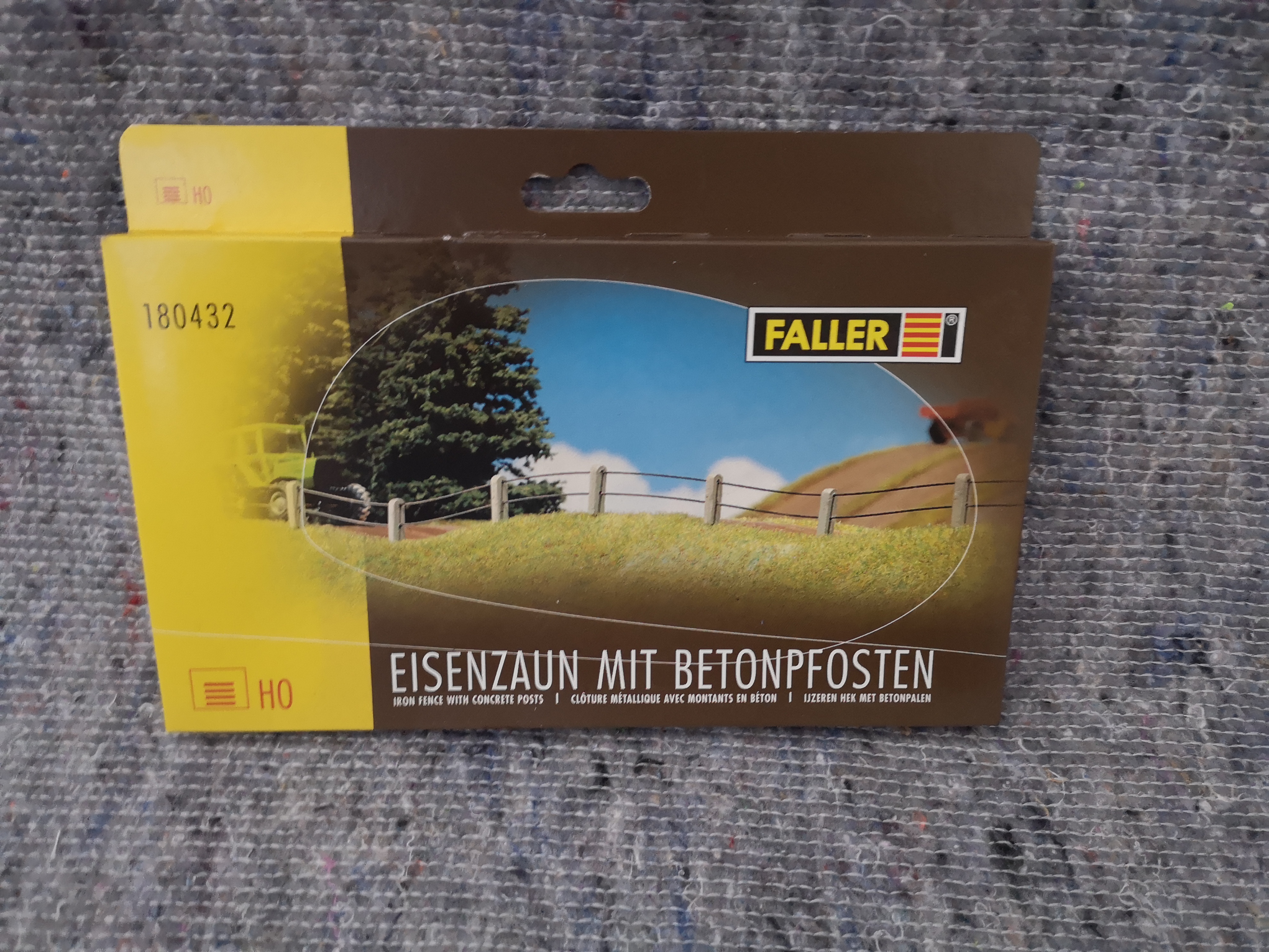 Faller 180432 Eisenzaun mit Betonpfosten