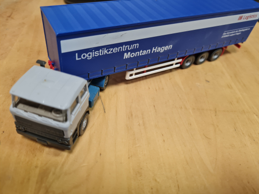 Wiking DAF 3300 mit Planenauflieger DB Logistic