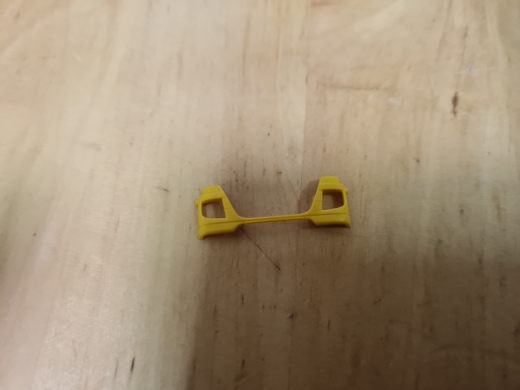 Herpa 0063 - Iveco Stralis Stoßstange gelb