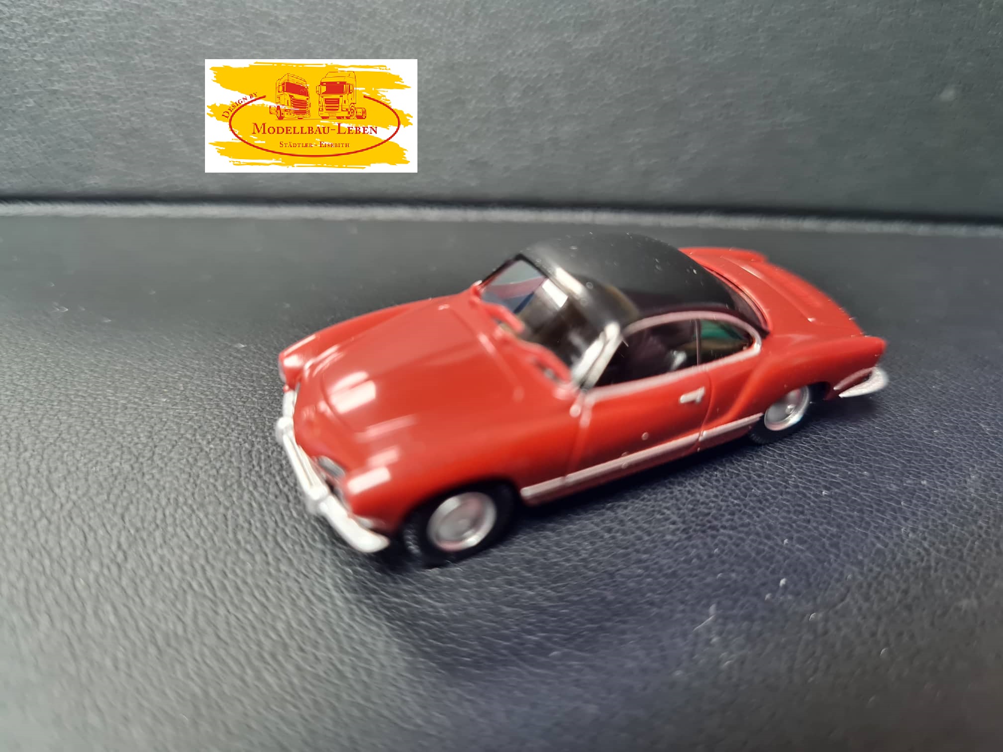 Wiking 8050224 VW Karmann Ghia weinrot/schwarz 1:87