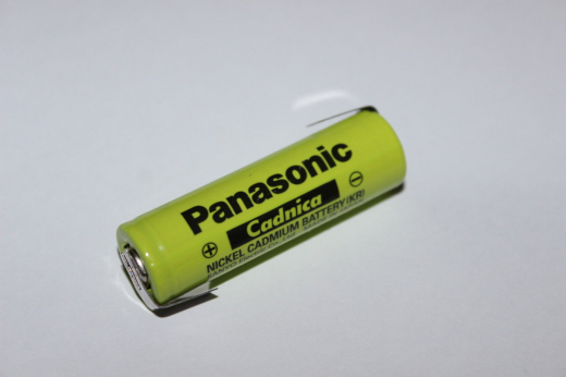 131722 - Panasonic / Sanyo MIGNON AA NiCd FLATTOP Akku 700 mAh mit LÖTFAHNE