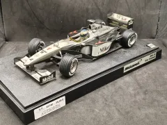 Hot Wheels 25740 Formel 1 MP4 - 15 McLaren Nr. 1 Mika Häkkinen (2000) ohne OVP, ohne Bodenplatte, gebraucht 1:18