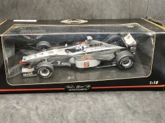 Minichamps 25738 Formel 1 MP4 -13 McLaren Nr. 7 David Couthard (1998) in OVP, ohne sichtbare Schäden, gebraucht 1:18