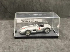 Brumm 25756 Mercedes-Benz Nr. 8 - W196 J.M. Fangio 1954 in OVP, gebraucht, ohne sichtbare Schäden 1:43