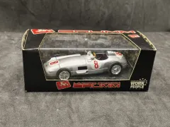 Brumm 25761 Mercedes-Benz Nr. 8 - W196 J.M. Fangio 1954 in OVP, gebraucht, ohne sichtbare Schäden 1:43