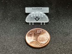 DD-151 - 3 D Druck Zubehör Anschlußplatte universal Tränenblech mit Super und V8 Schriftzug