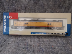 Walther 932-9221 Milwaukee Road Express Car w/Cond Wndw