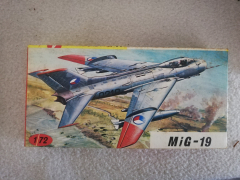 KP Plastikovy Model MIG-19