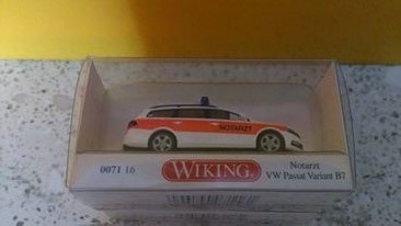 Wiking 007116 Notarzt VW Passat Variant B7