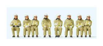 Preiser 10769 Feuerwehrmänner in moderner Einsatzkleidung Uniformfarbe beige sitzender Fahrer und Ma