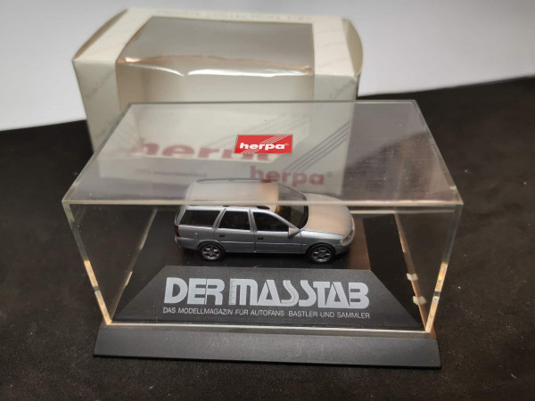 Herpa Opel Vetra B Caravan silber in PC-Vitrine Sonderausgabe Der Masstab - 1:87