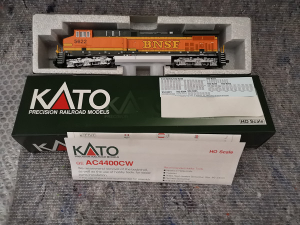 Kato 5622 EMD GE AC 4400 CW BNSF Heritage II