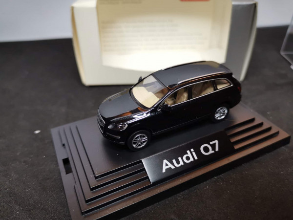 Rietze Audi Q7 schwarz 1:87